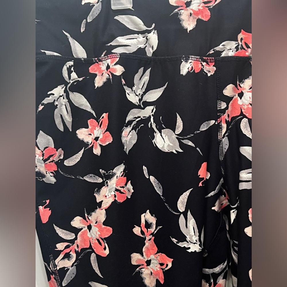Torrid Live Active Floral Print Black Leggings - Picture 2 of 8